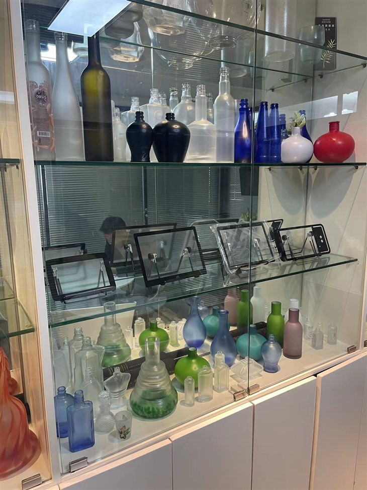 Garrafa de vidro de superfície de cetim Garrafa cosmética Frost Etch Gravar Personalizar padrão garrafa wisky de vinho