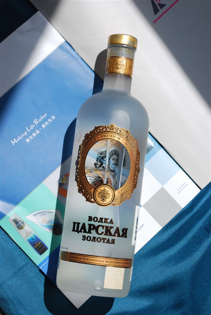 Garrafa de Vodka de Vidro com Efeito Cetim